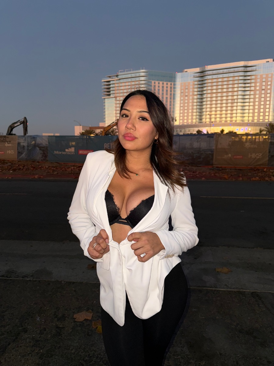 Take a pause and enjoy Ali Cruz — streaming from Minneapolis